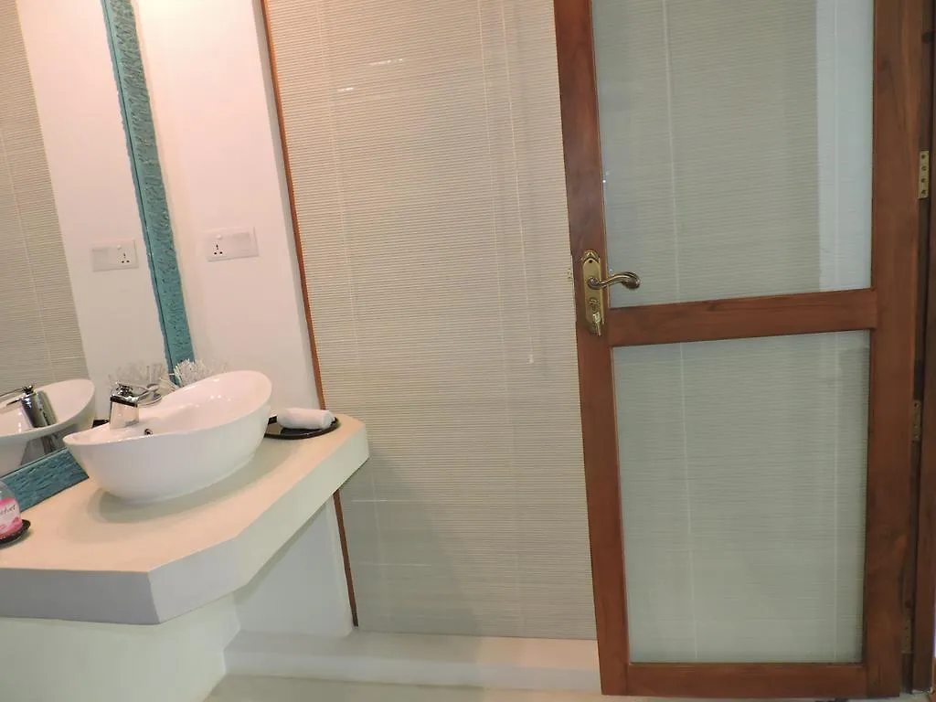 Binnacle Negombo Guest house